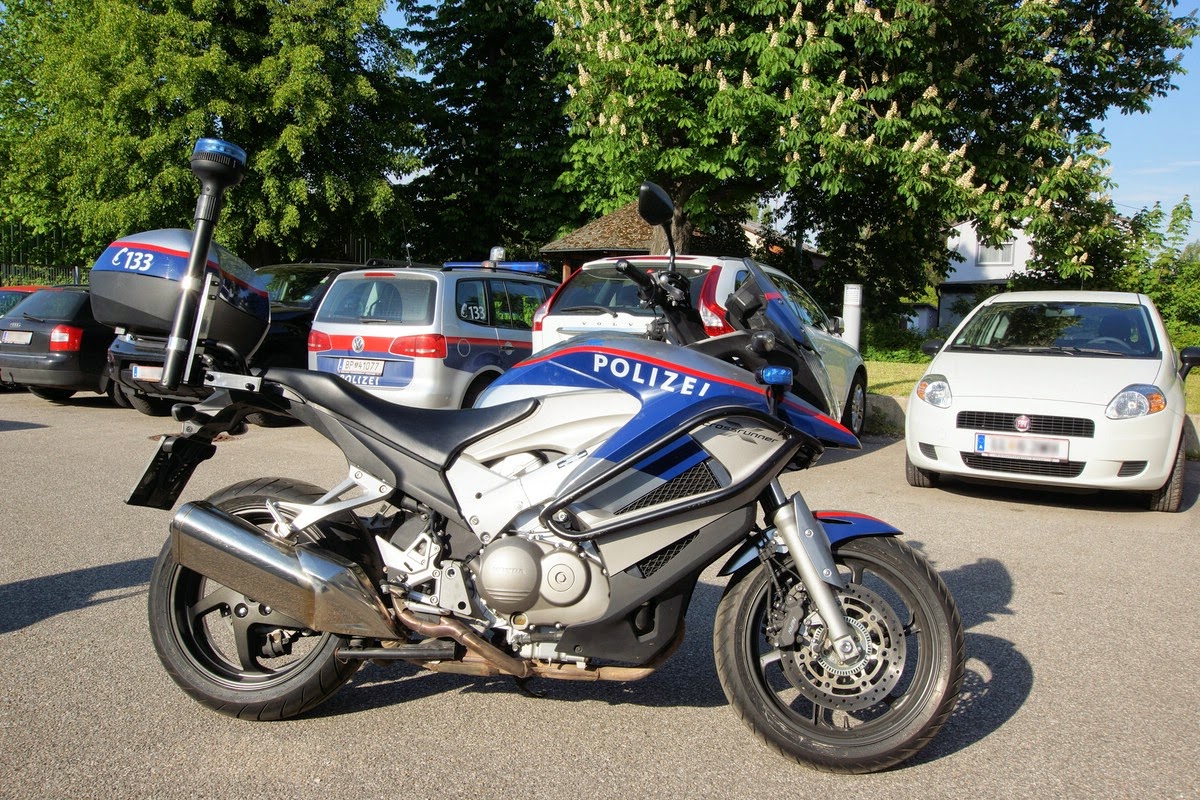 O Fotomagazin / AAB Leonding zu Besuch bei der Polizeiinspektion Leonding - 2014